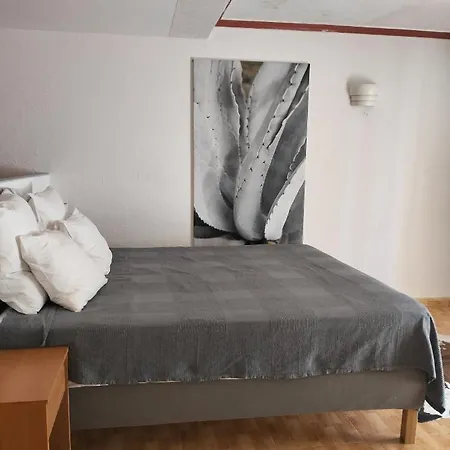 Unique 2-3 Aparthotel 3*